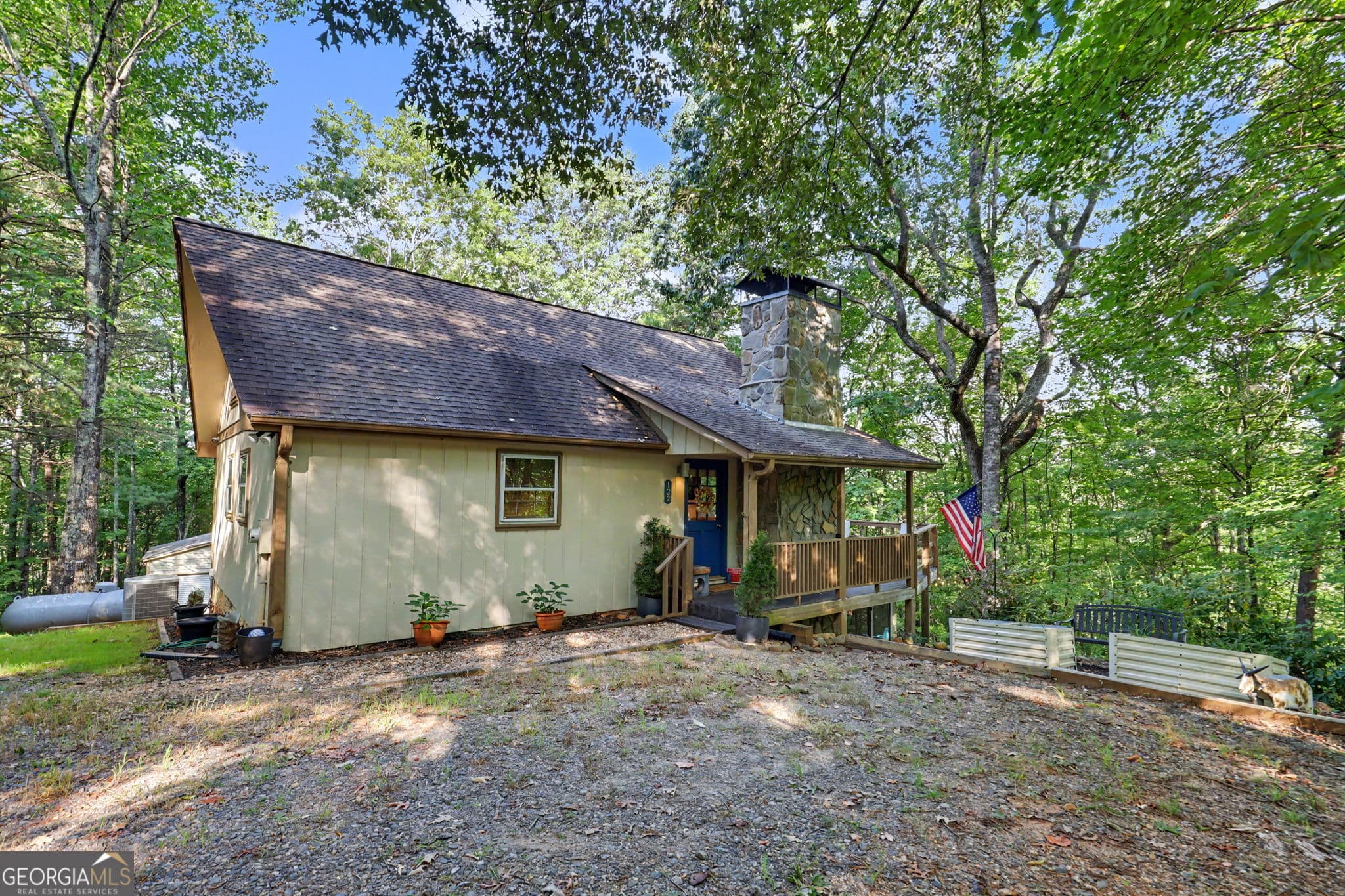 3 bedroom, 2.5 bathroom, 1,600 sq ft cabin,single family residence for sale at 122 Navigator Lane, Tiger, GA 30576 — photo 5