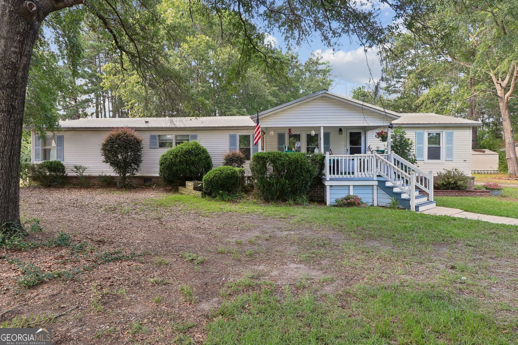 4 bedroom, 2 bathroom, 1,960 sq ft manufactured home,single family residence for sale at 124 Edgewater Drive, Bloomingdale, GA 31302