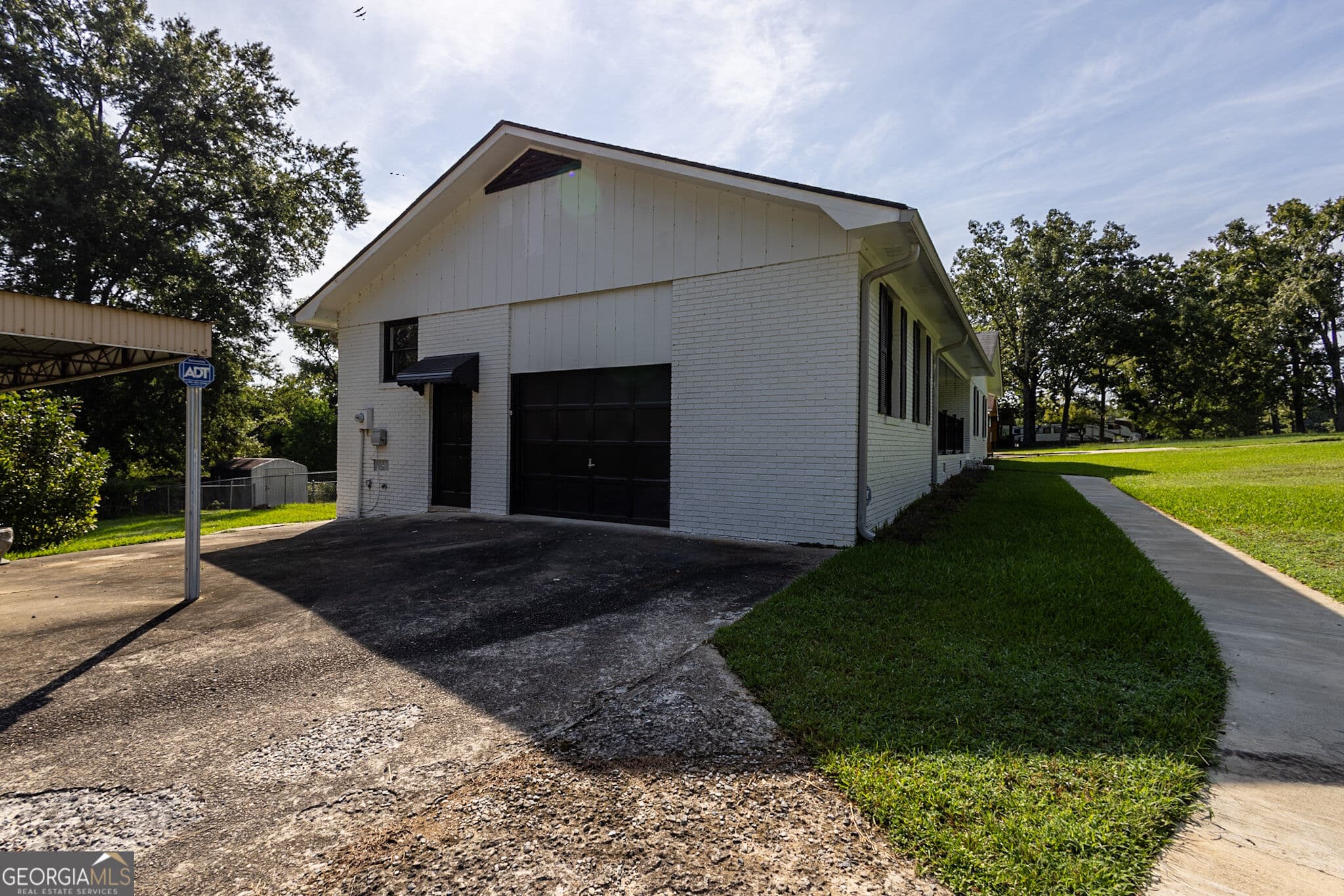 3 bedroom, 2.5 bathroom, 1,828 sq ft single family residence for sale at 2197 N Jefferson Street, Milledgeville, GA 31061 — photo 4