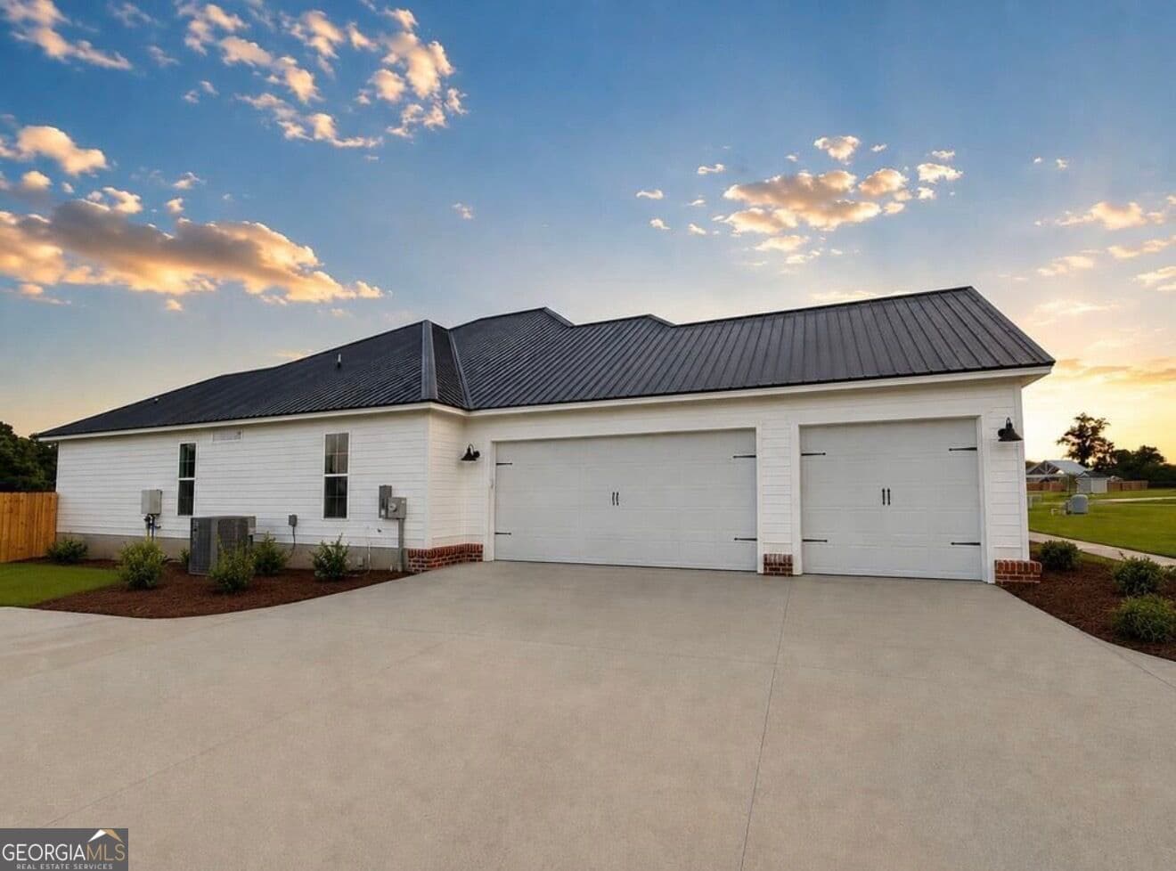4 bedroom, 3 bathroom, 2,487 sq ft single family residence for sale at 3053 Mary Powell Way, Hahira, GA 31632 — photo 2