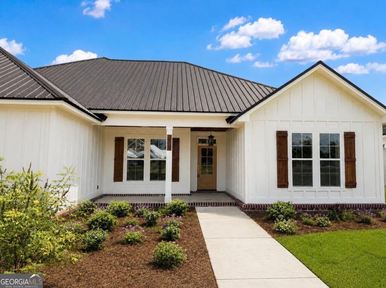 4 bedroom, 3 bathroom, 2,487 sq ft single family residence for sale at 3053 Mary Powell Way, Hahira, GA 31632 — photo 3