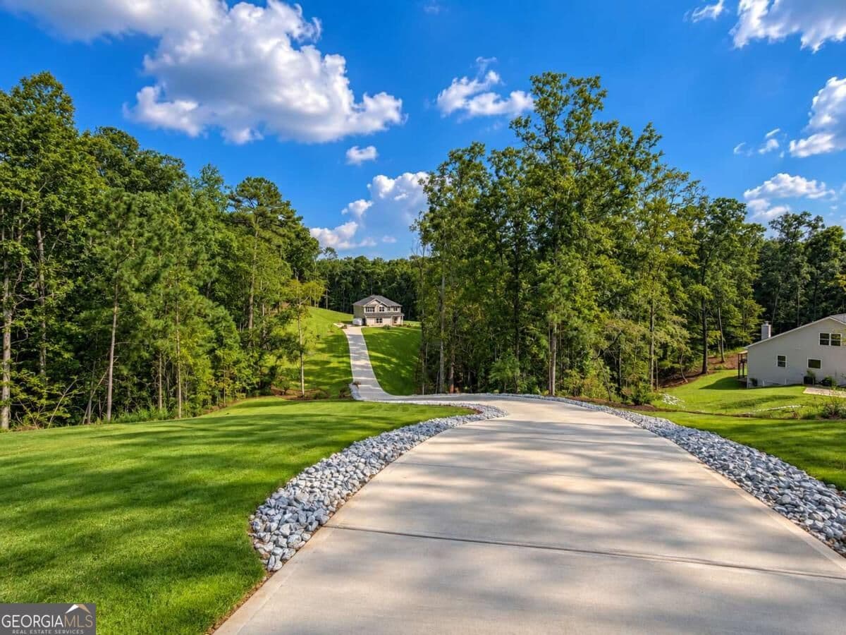 5 bedroom, 3.5 bathroom, 2,628 sq ft single family residence for sale at 5382 Tuscany Drive, Douglasville, GA 30135 — photo 2