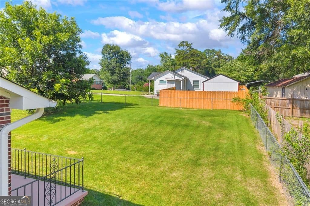 2 bedroom, 1 bathroom, 1,250 sq ft single family residence for sale at 142 Ola Street, Toccoa, GA 30577 — photo 6