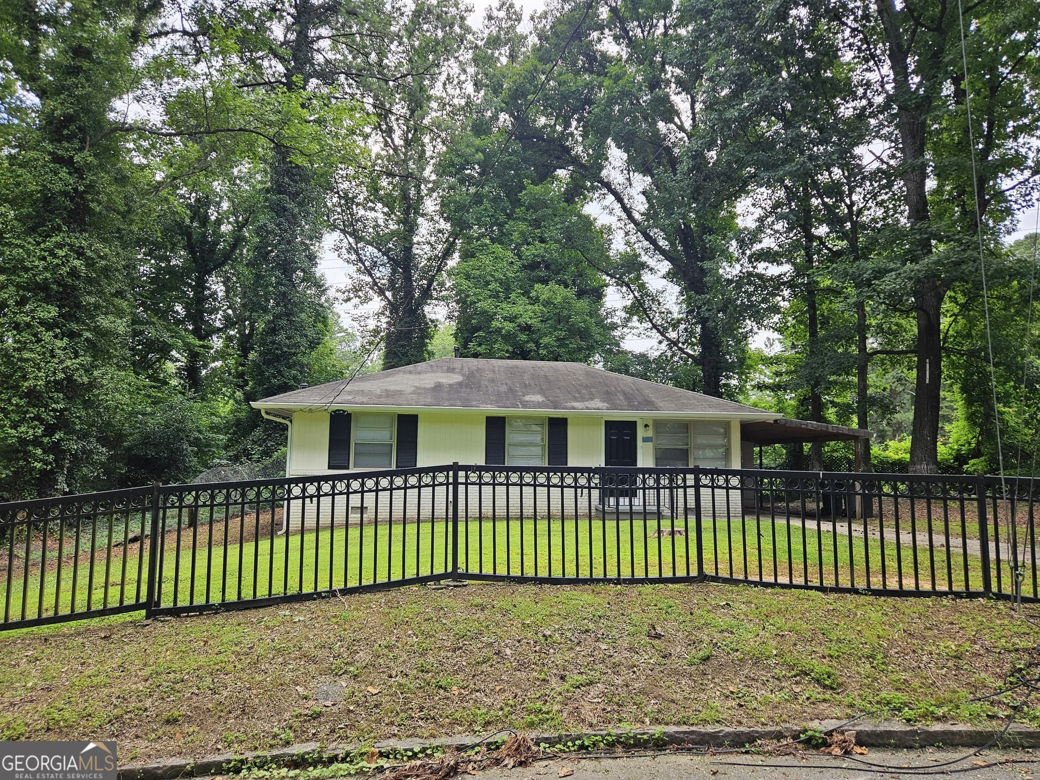 3 bedroom, 1 bathroom, 936 sq ft single family residence for sale at 3069 McKenzie Road, East Point, GA 30344
