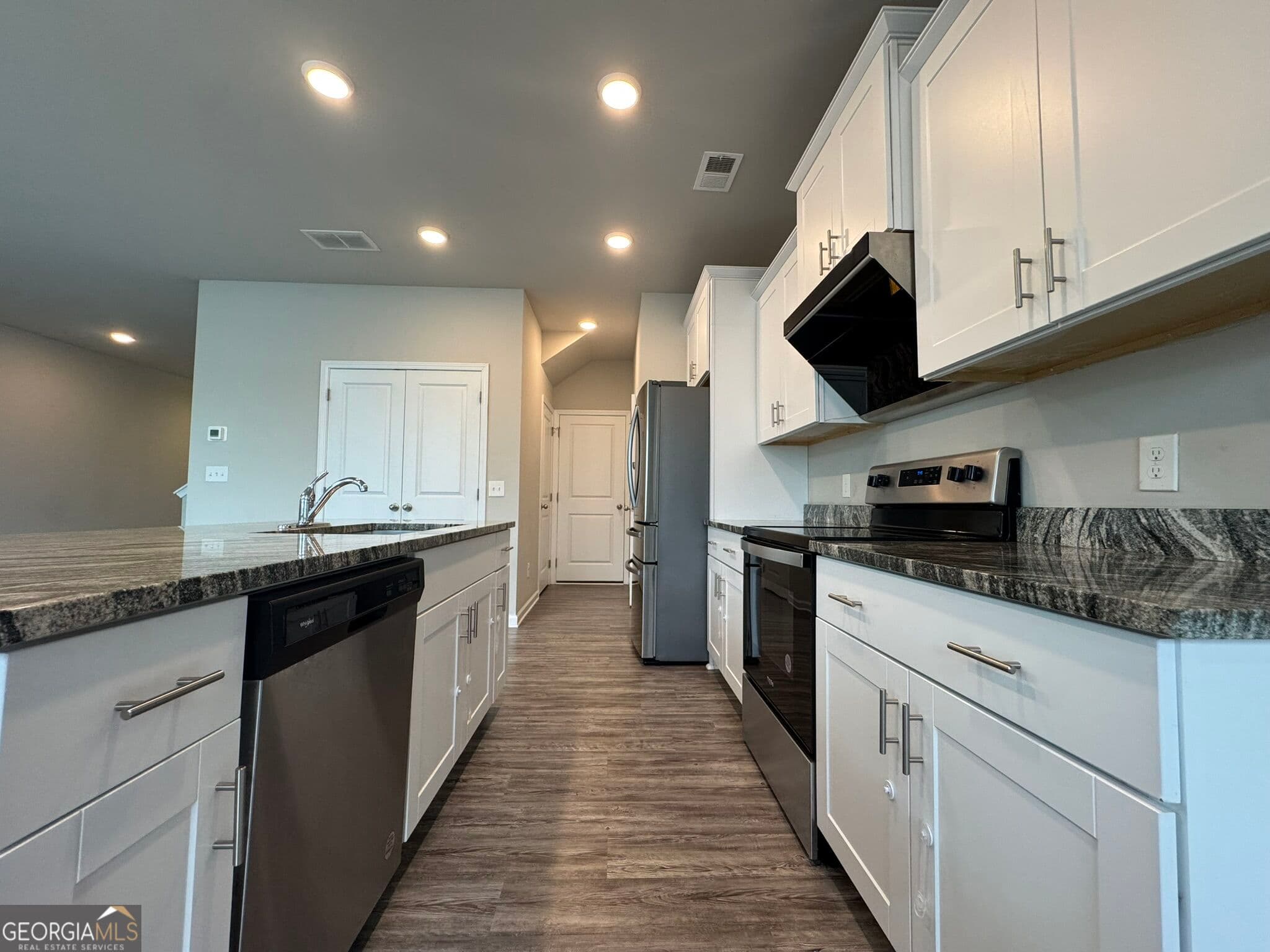 4 bedroom, 3.5 bathroom, 2,572 sq ft single family residence for rent at 138 Millers Lane, Calhoun, GA 30701 for $1,950 a month — photo 7
