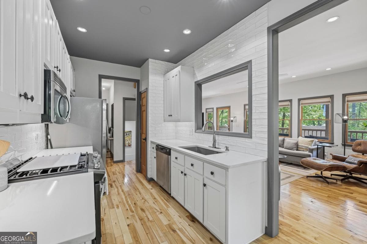 3 bedroom, 3 bathroom, 3,294 sq ft single family residence for sale at 1070 Apalachee Woods Trail, Buckhead, GA 30625 — photo 9