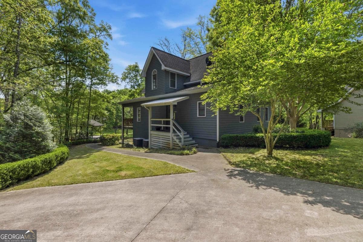 3 bedroom, 3 bathroom, 3,294 sq ft single family residence for sale at 1070 Apalachee Woods Trail, Buckhead, GA 30625 — photo 4