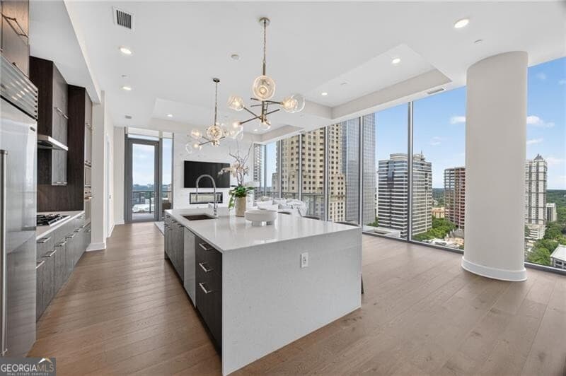 3 bedroom, 3 bathroom, 2,071 sq ft condominium for sale at 40 12th Street 1903, Atlanta, GA 30309 — photo 3
