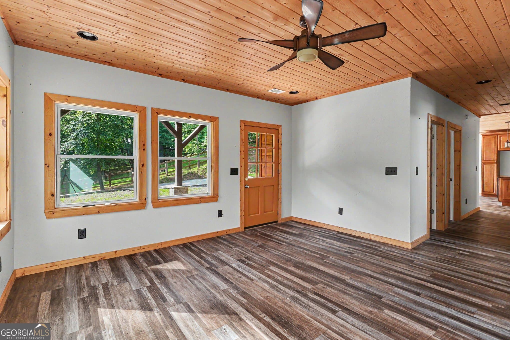 3 bedroom, 3 bathroom, 2,093 sq ft cabin,single family residence for sale at 28 Francis Way, Ellijay, GA 30540 — photo 6