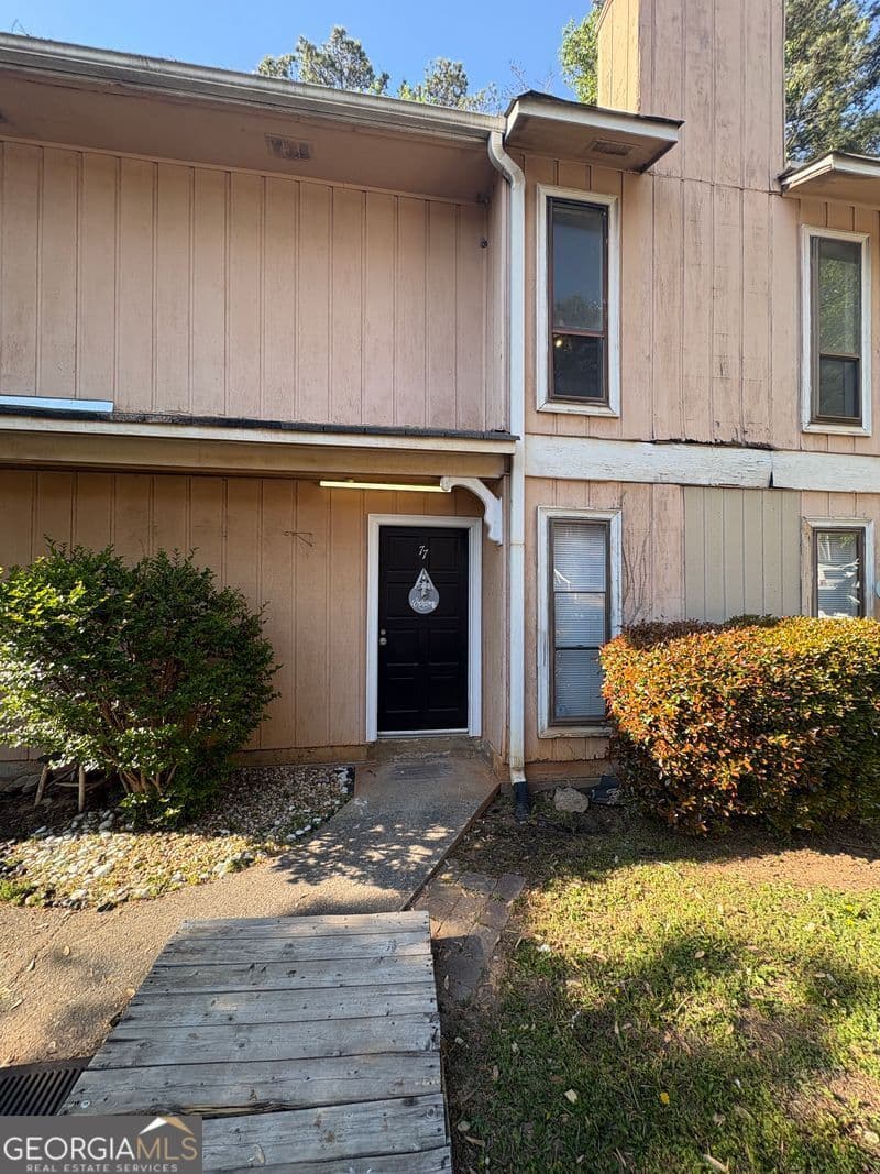 3 bedroom, 3 bathroom, 1,566 sq ft townhouse for rent at 2340 Beaver Ruin Rd Union # 77, Norcross, GA 30071 for $1,600 a month — photo 1 of 17
