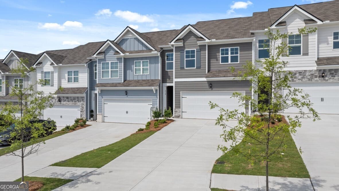 3 bedroom, 2.5 bathroom townhouse for sale at 214 Deerberry Drive, Jasper, GA 30143 — photo 2