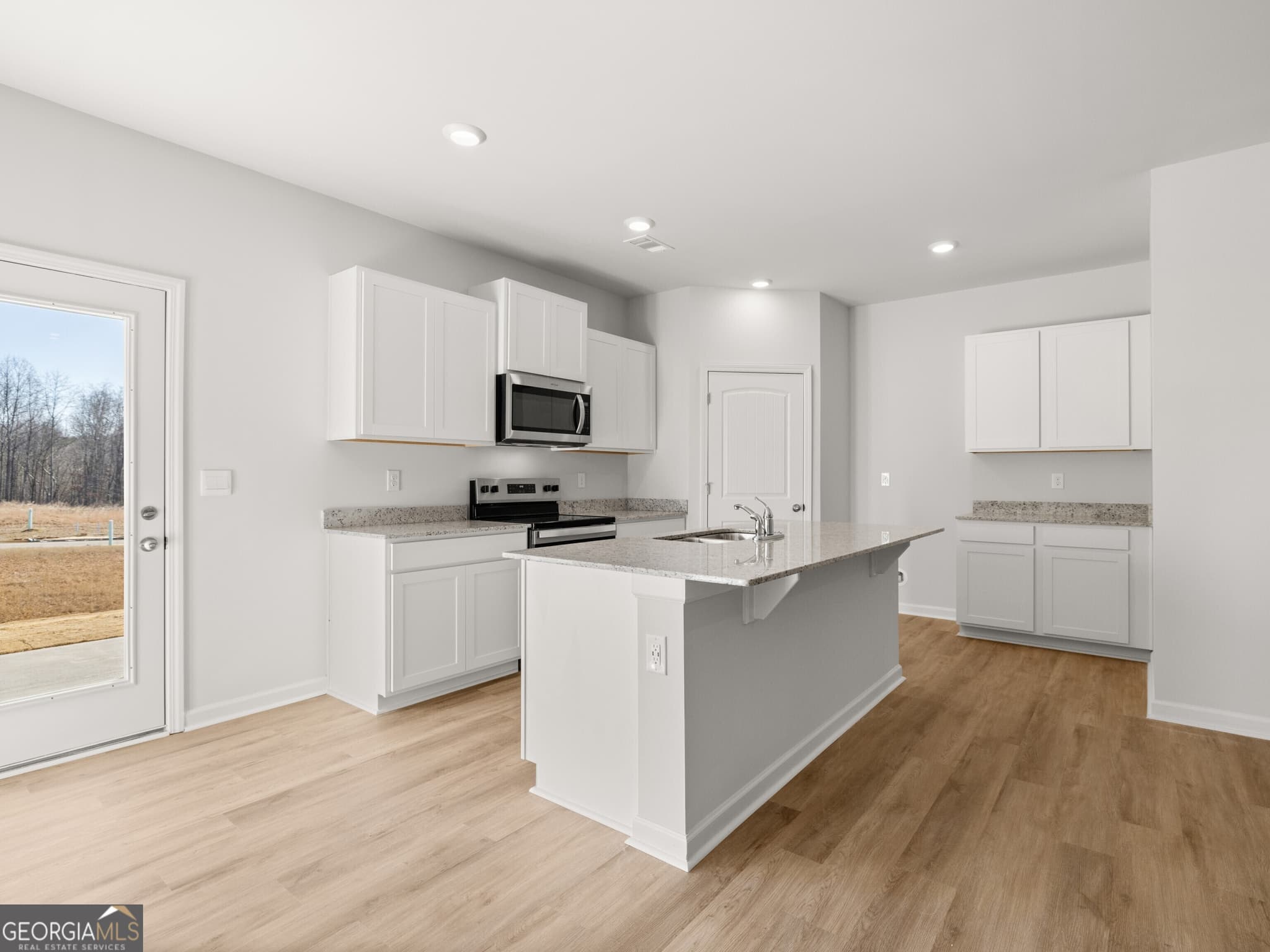 3 bedroom, 2.5 bathroom townhouse for sale at 214 Deerberry Drive, Jasper, GA 30143 — photo 6
