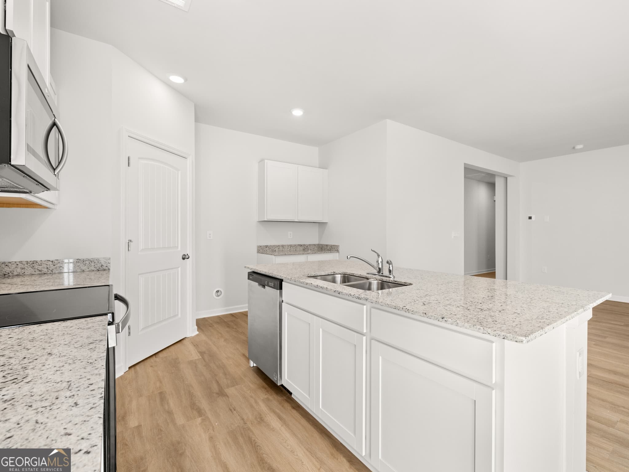 3 bedroom, 2.5 bathroom townhouse for sale at 214 Deerberry Drive, Jasper, GA 30143 — photo 7