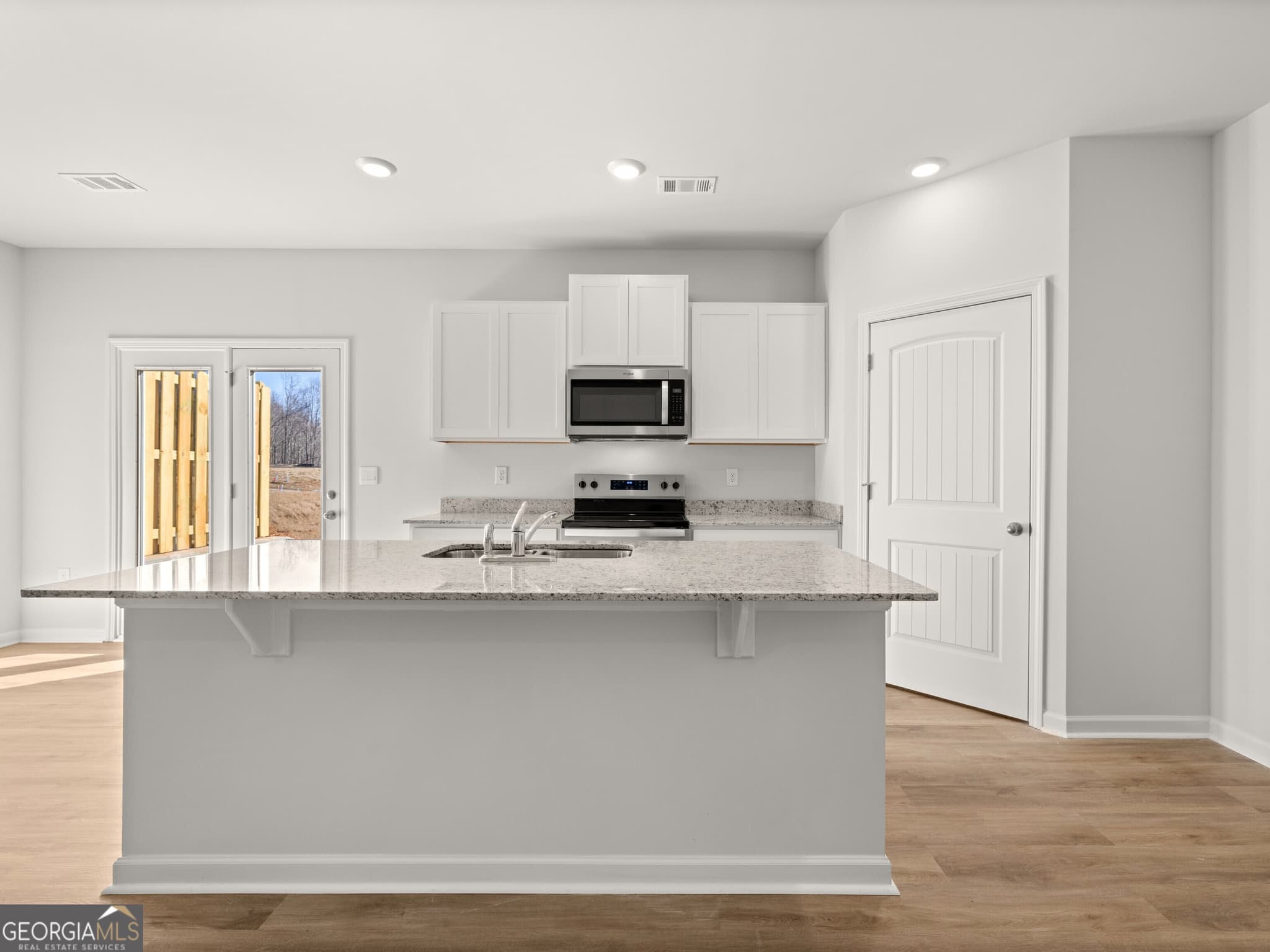 3 bedroom, 2.5 bathroom townhouse for sale at 214 Deerberry Drive, Jasper, GA 30143 — photo 5