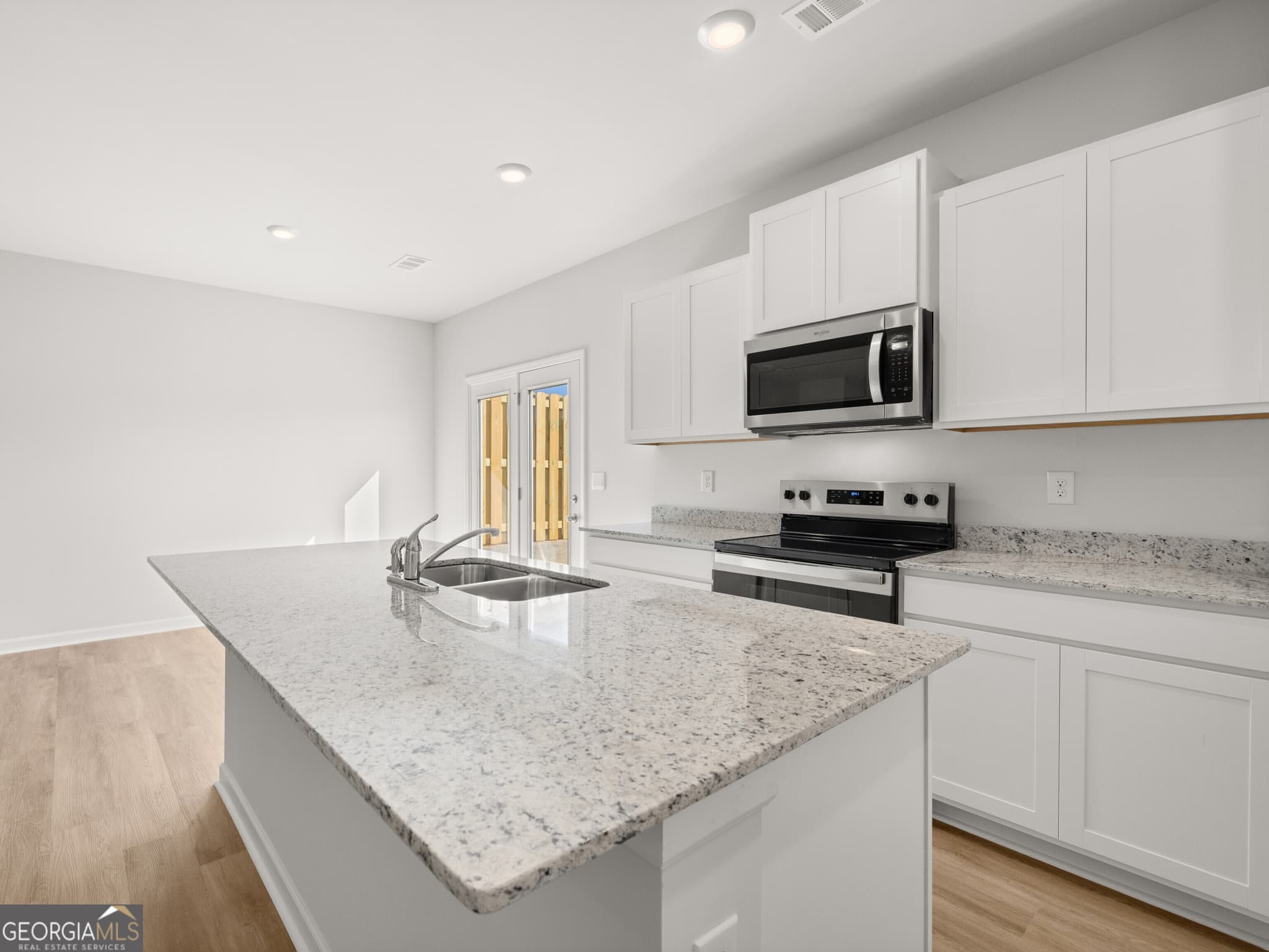 3 bedroom, 2.5 bathroom townhouse for sale at 214 Deerberry Drive, Jasper, GA 30143 — photo 8