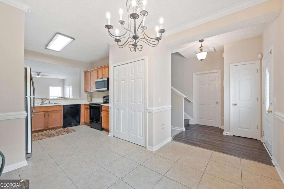 3 bedroom, 2.5 bathroom, 1,860 sq ft townhouse for sale at 56 Travertine Circle, Savannah, GA 31419 — photo 6