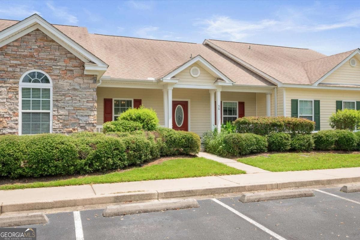 3 bedroom, 2.5 bathroom, 1,860 sq ft townhouse for sale at 56 Travertine Circle, Savannah, GA 31419