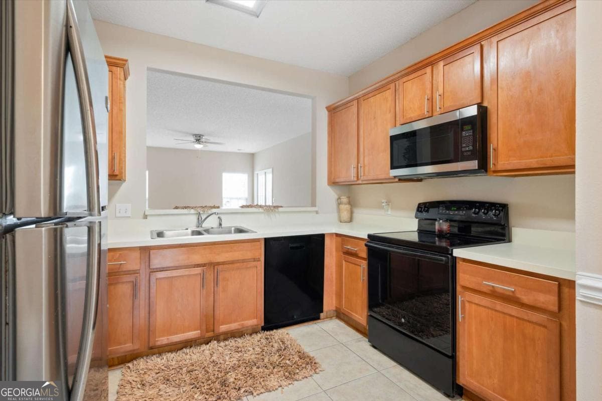 3 bedroom, 2.5 bathroom, 1,860 sq ft townhouse for sale at 56 Travertine Circle, Savannah, GA 31419 — photo 8