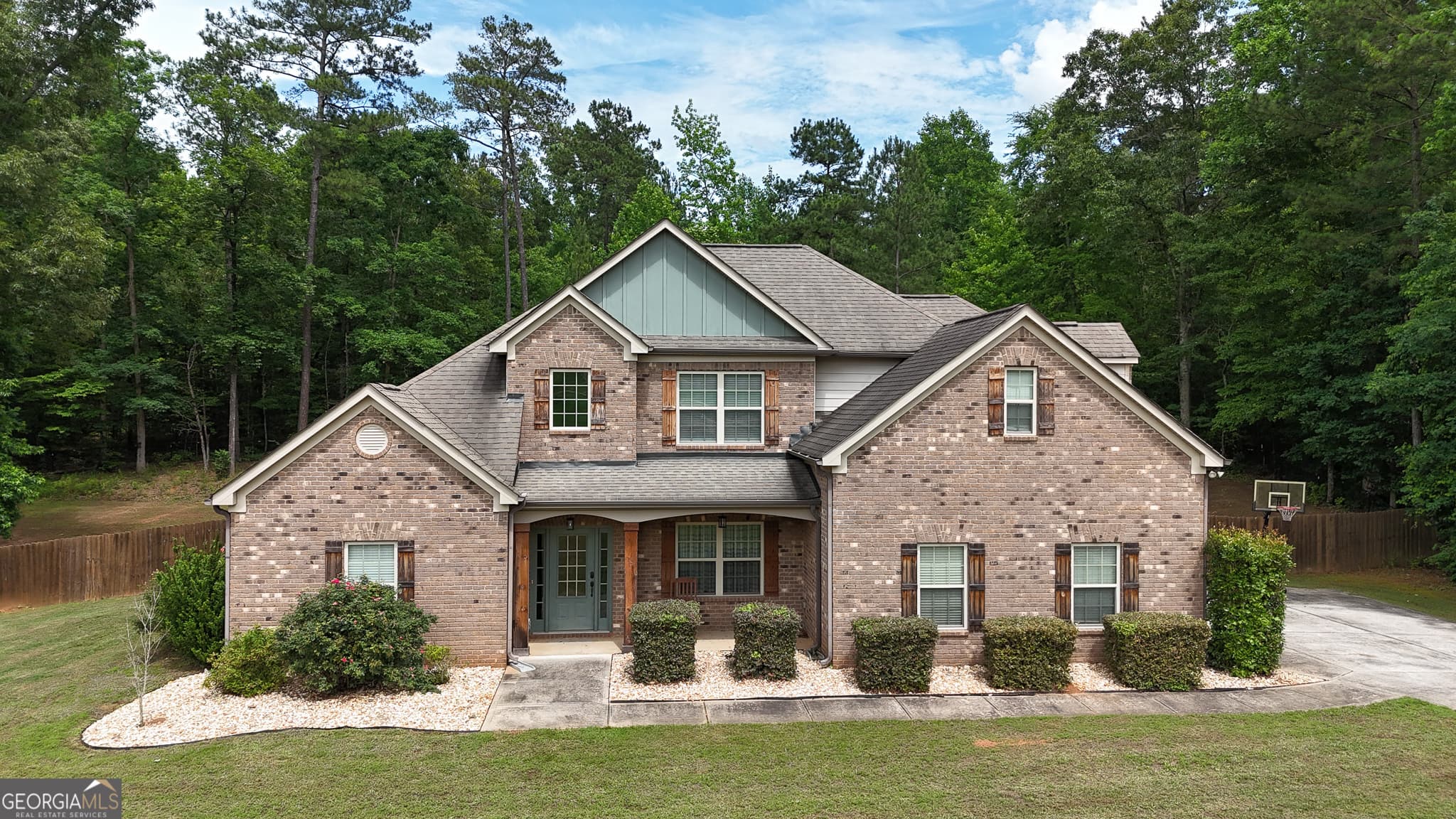 5 bedroom, 3 bathroom, 3,195 sq ft single family residence for sale at 197 Nobility Lane, Mcdonough, GA 30252 — photo 2