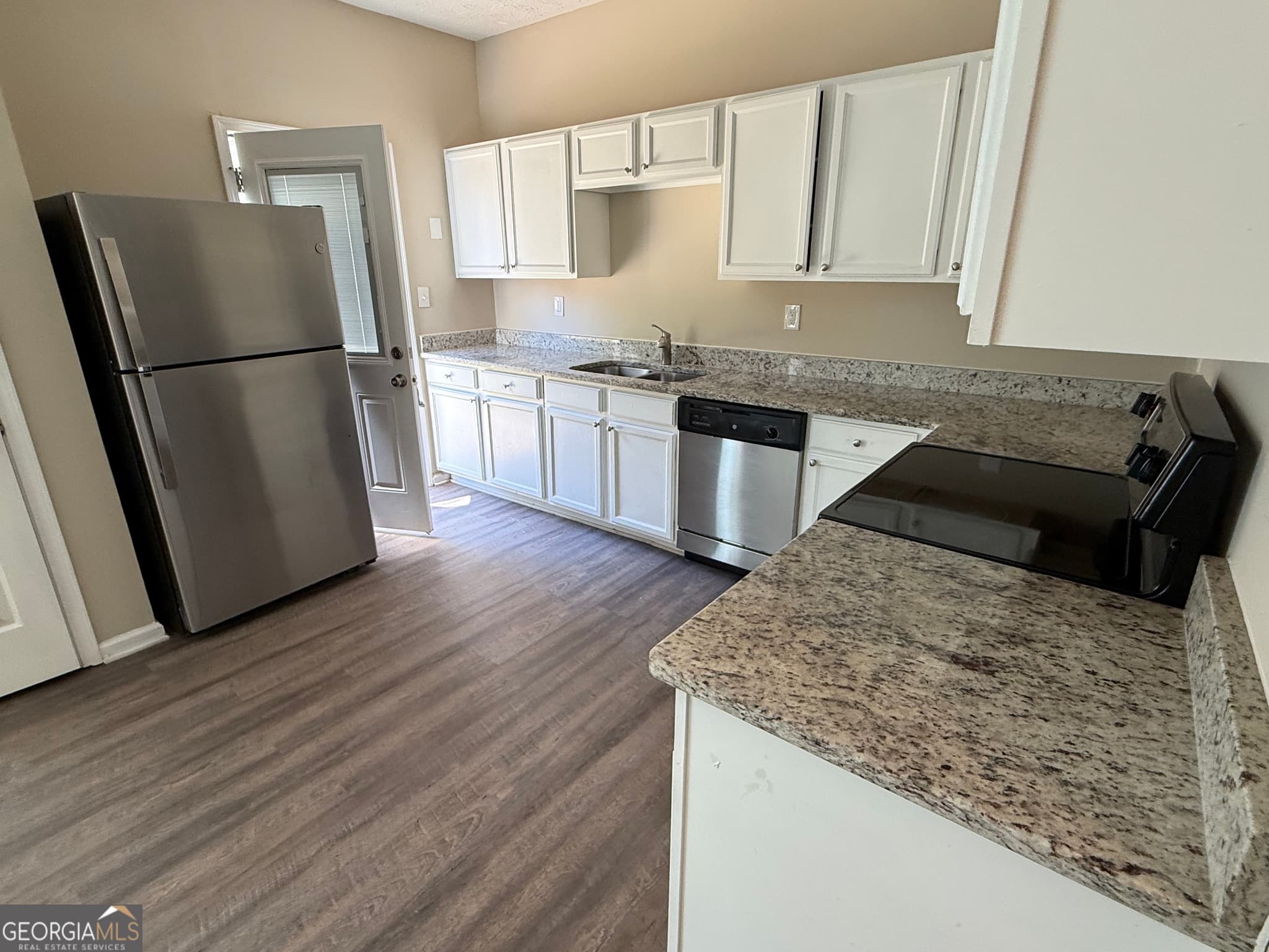 3 bedroom, 2.5 bathroom, 1,391 sq ft townhouse for sale at 2005 Marlin Drive, Mcdonough, GA 30253 — photo 6
