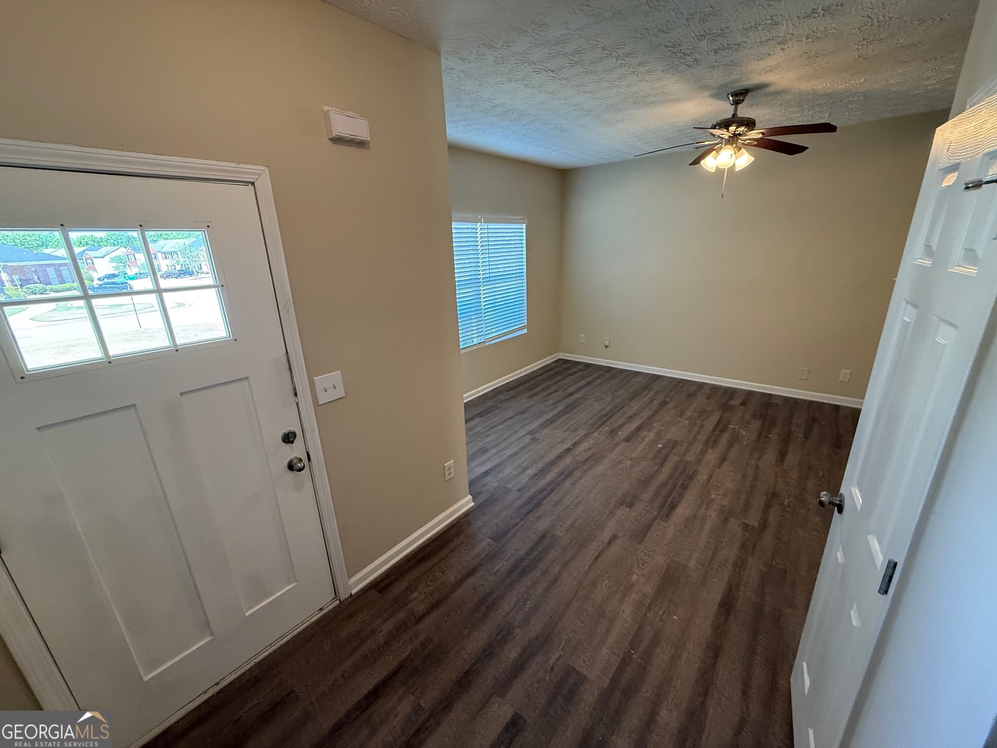 3 bedroom, 2.5 bathroom, 1,391 sq ft townhouse for sale at 2005 Marlin Drive, Mcdonough, GA 30253 — photo 3
