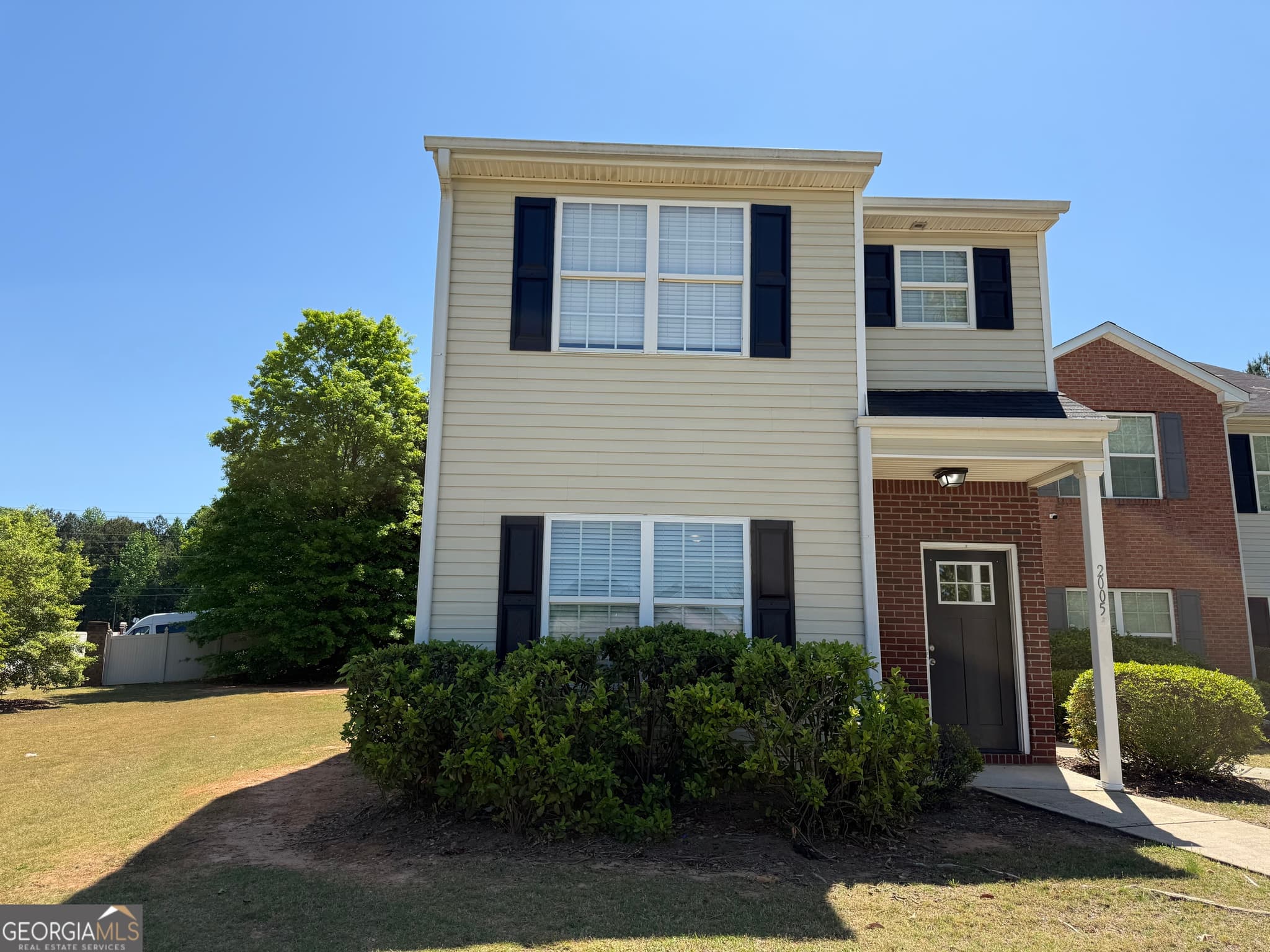 3 bedroom, 2.5 bathroom, 1,391 sq ft townhouse for sale at 2005 Marlin Drive, Mcdonough, GA 30253