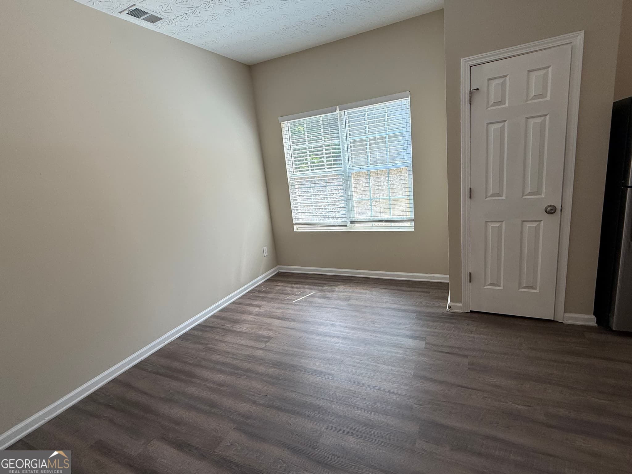 3 bedroom, 2.5 bathroom, 1,391 sq ft townhouse for sale at 2005 Marlin Drive, Mcdonough, GA 30253 — photo 8