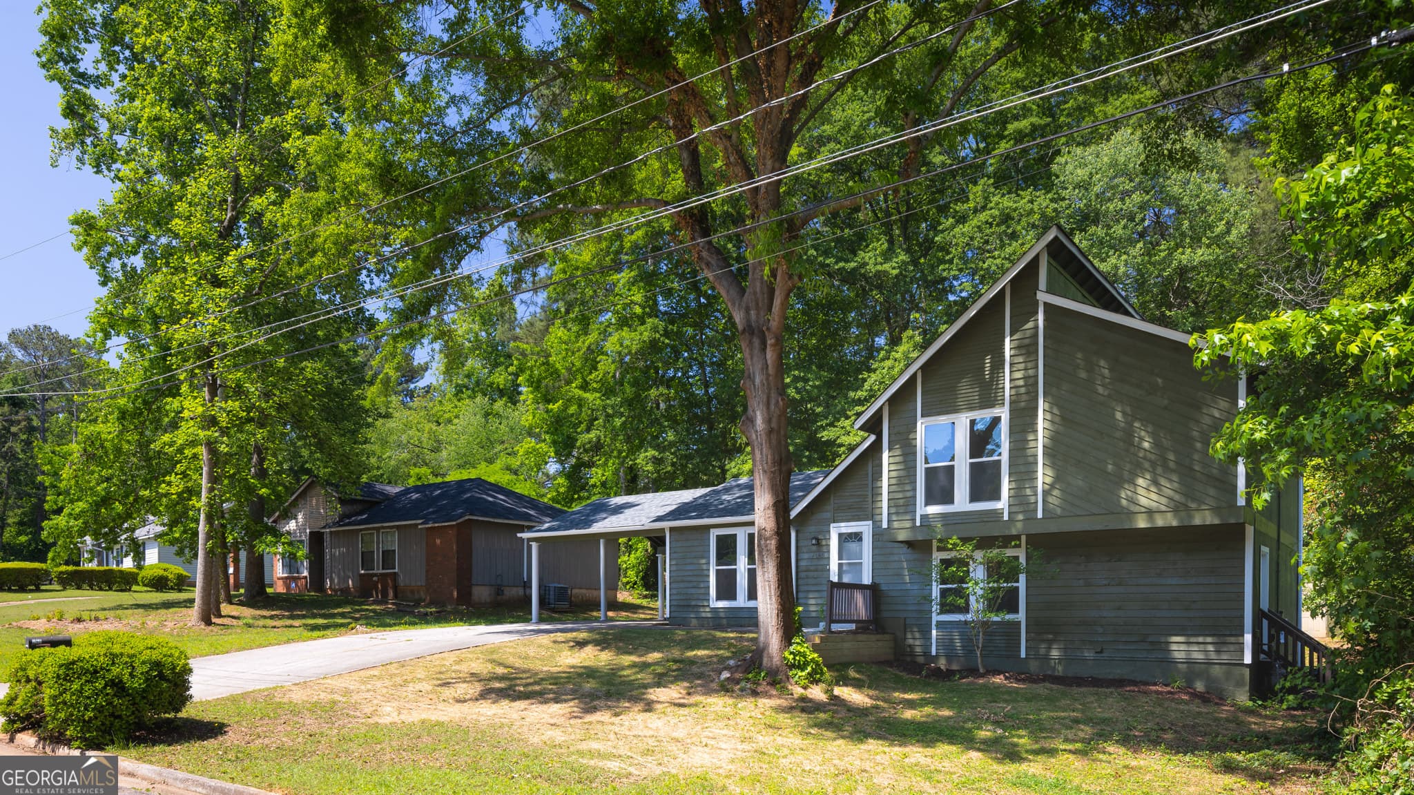 3 bedroom, 2.5 bathroom, 1,738 sq ft single family residence sold at 2160 Leslie Brook Drive, Decatur, GA 30035