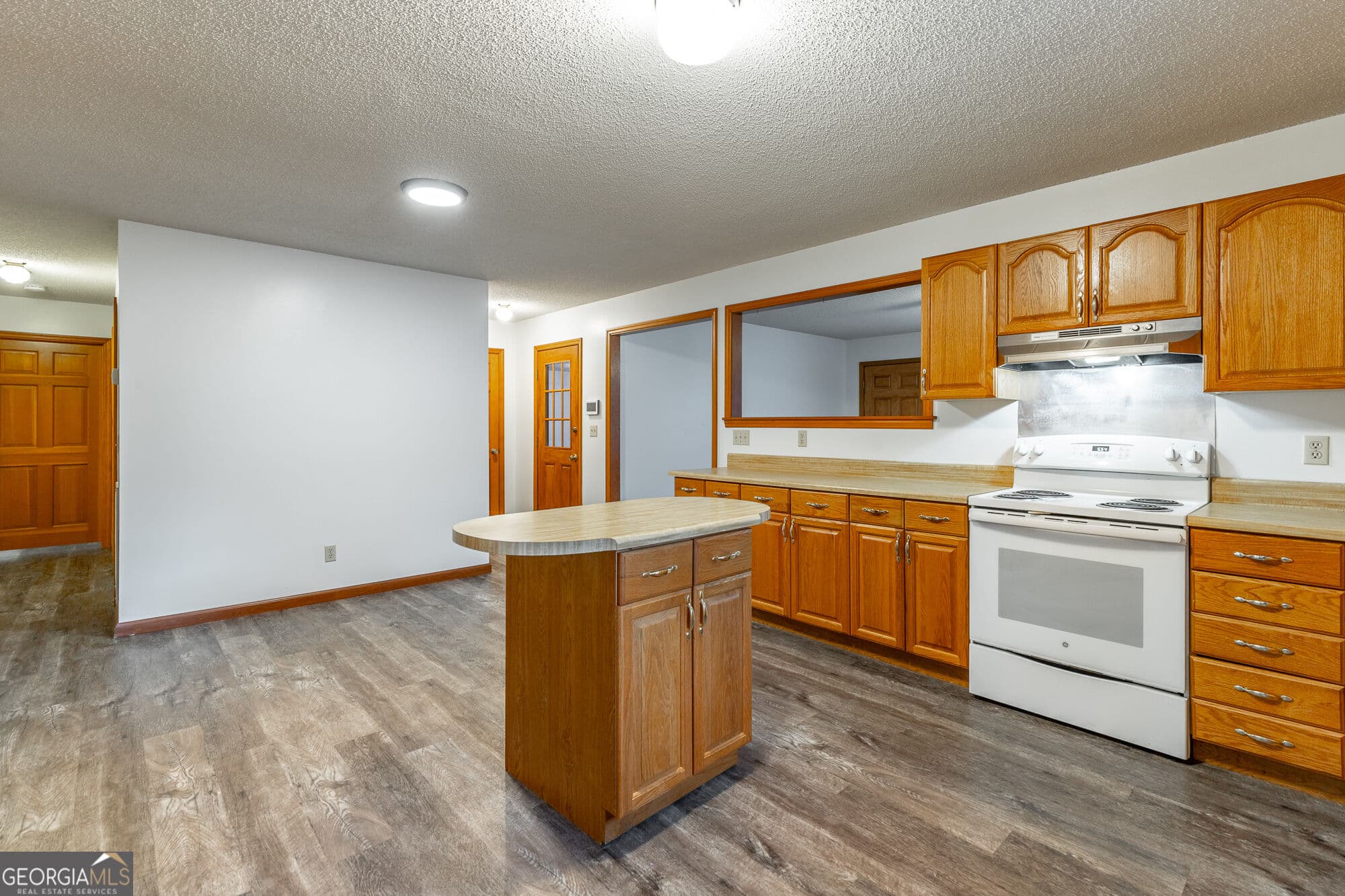 3 bedroom, 2 bathroom, 1,428 sq ft single family residence for sale at 127 S Center Street, Rossville, GA 30741 — photo 6