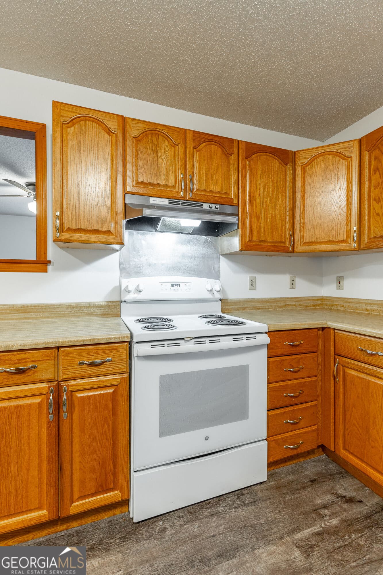 3 bedroom, 2 bathroom, 1,428 sq ft single family residence for sale at 127 S Center Street, Rossville, GA 30741 — photo 7