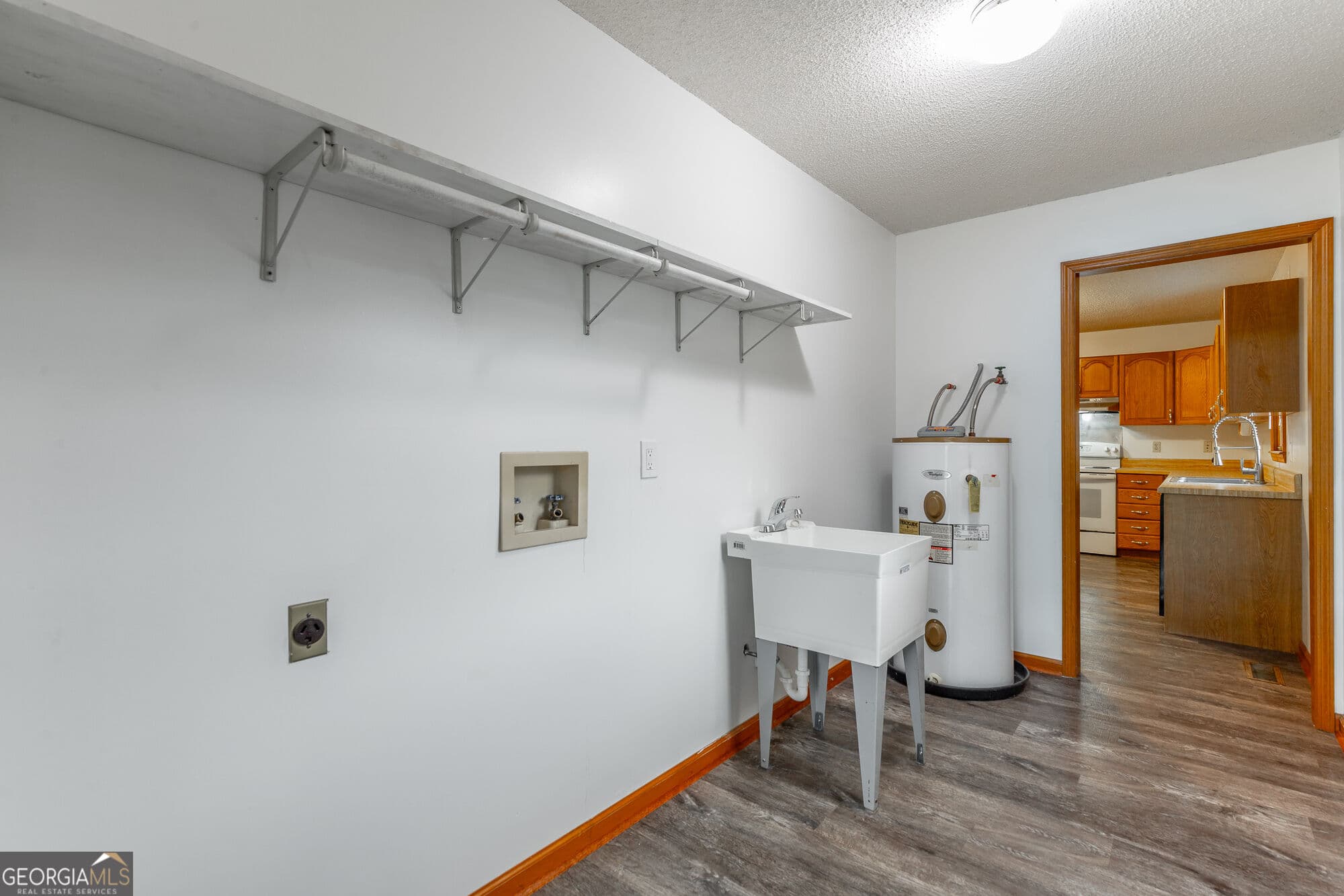 3 bedroom, 2 bathroom, 1,428 sq ft single family residence for sale at 127 S Center Street, Rossville, GA 30741 — photo 9
