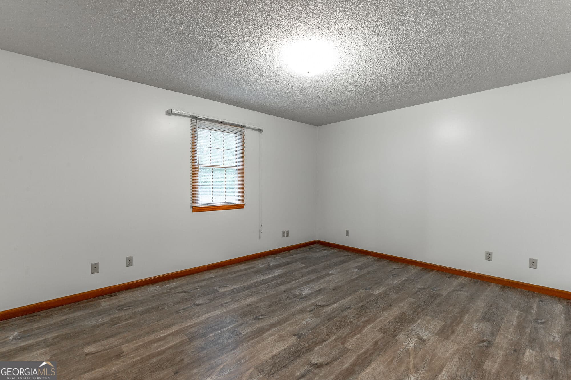 3 bedroom, 2 bathroom, 1,428 sq ft single family residence for sale at 127 S Center Street, Rossville, GA 30741 — photo 10