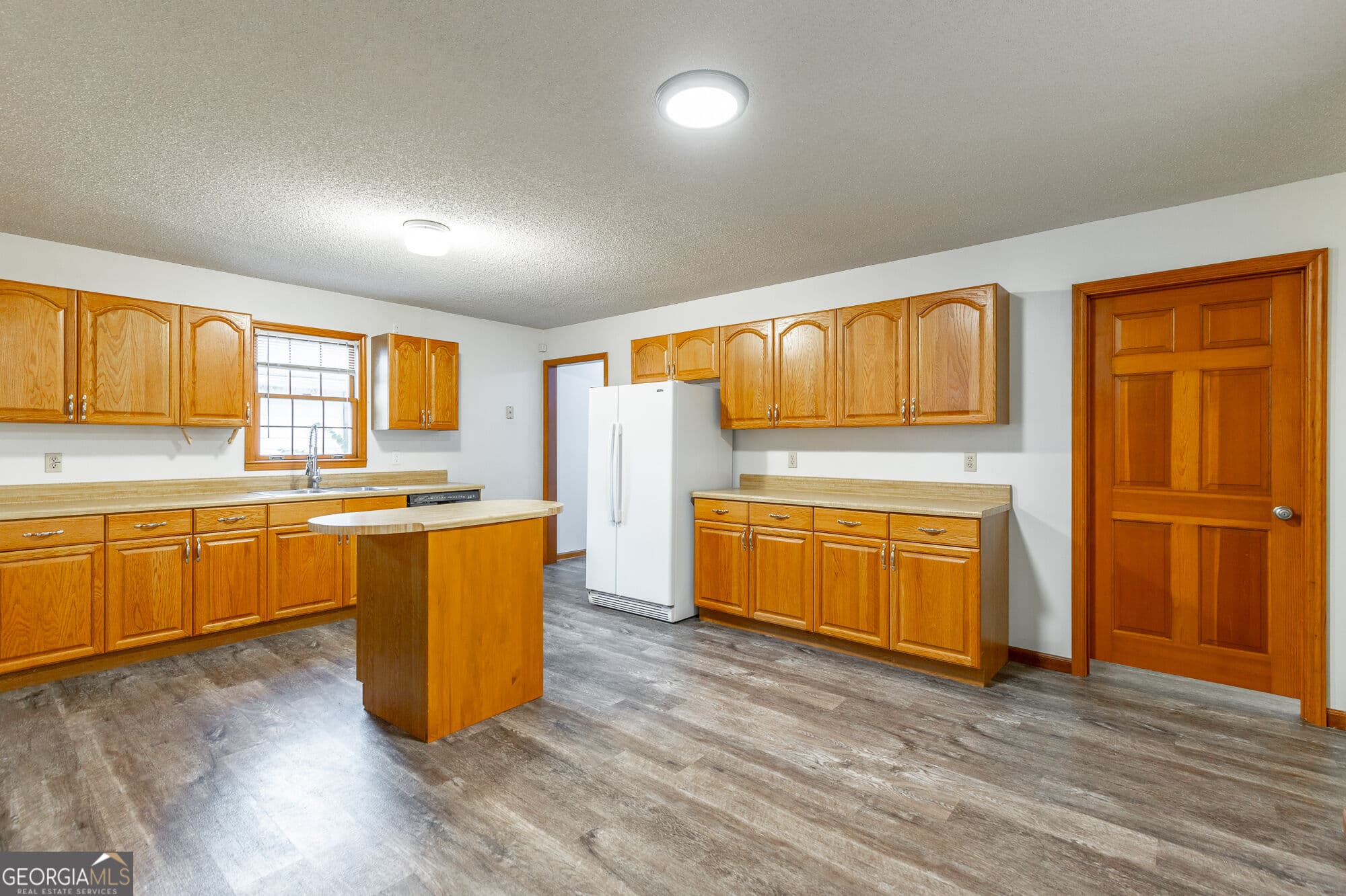 3 bedroom, 2 bathroom, 1,428 sq ft single family residence for sale at 127 S Center Street, Rossville, GA 30741 — photo 4