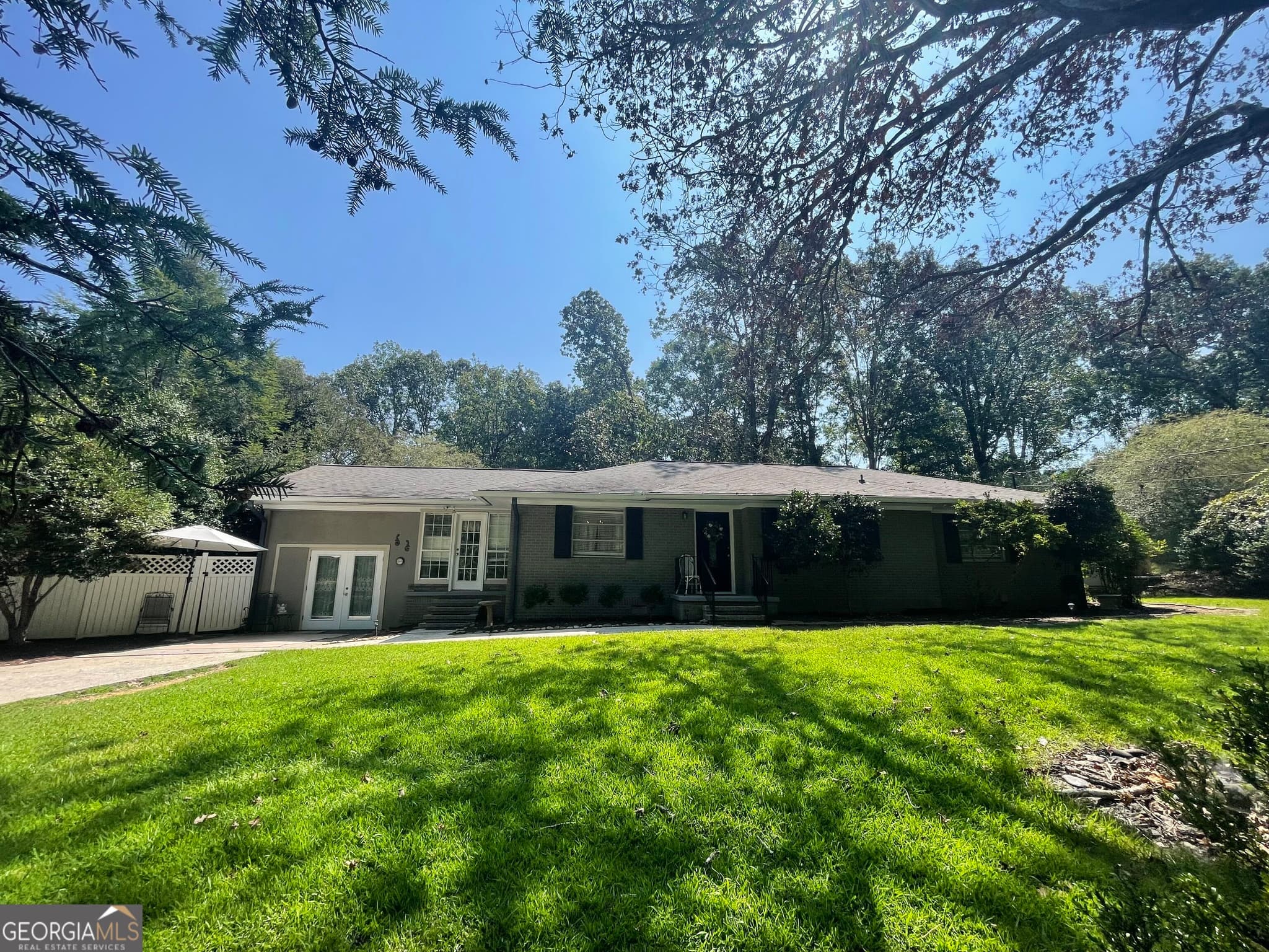 3 bedroom, 2 bathroom, 1,779 sq ft single family residence for sale at 453 Oakland Drive, Gainesville, GA 30501 — photo 1 of 56