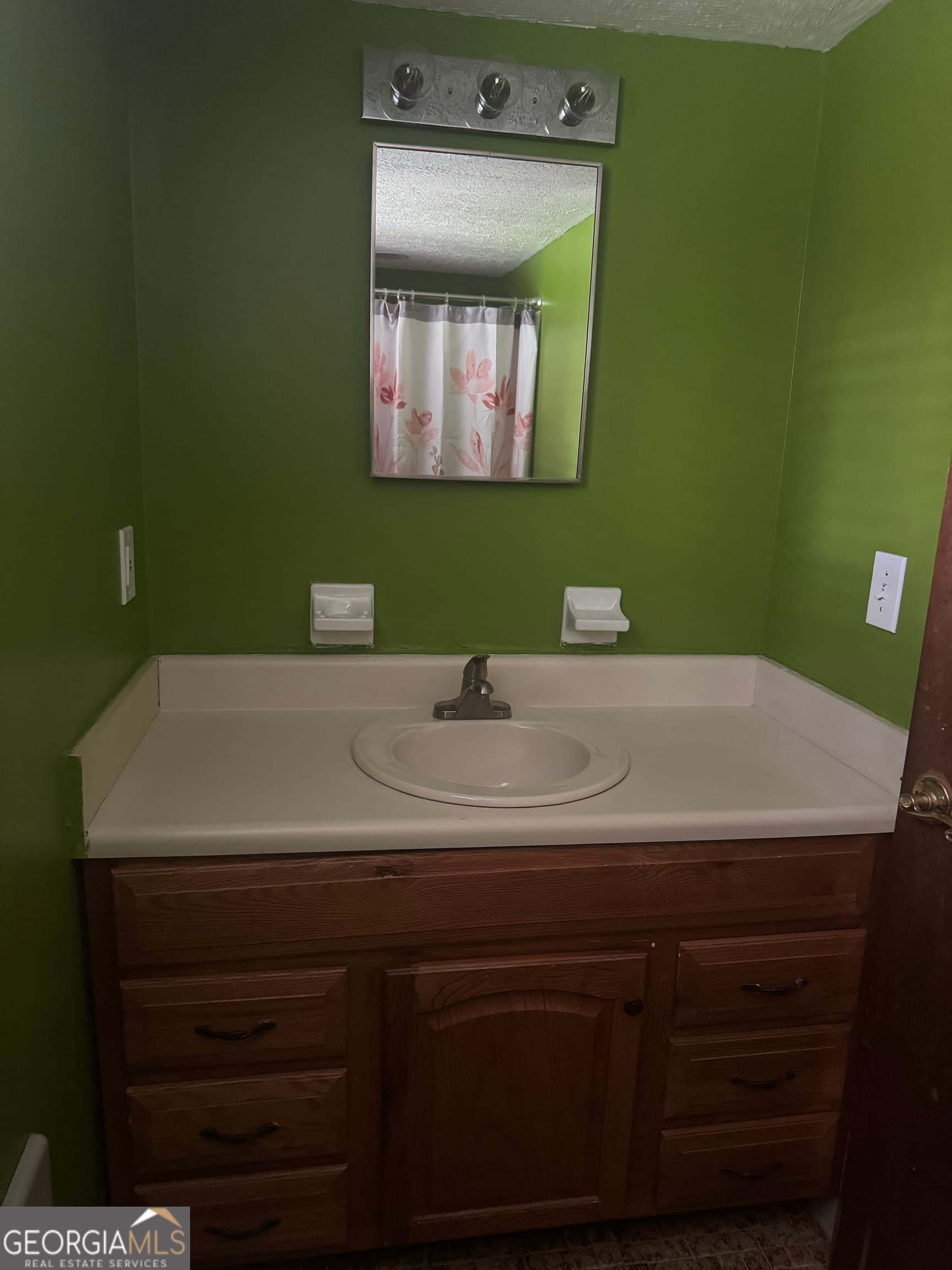 4 bedroom, 3 bathroom, 2,010 sq ft single family residence for sale at 4172 Creek Stone Court, Stone Mountain, GA 30083 — photo 2