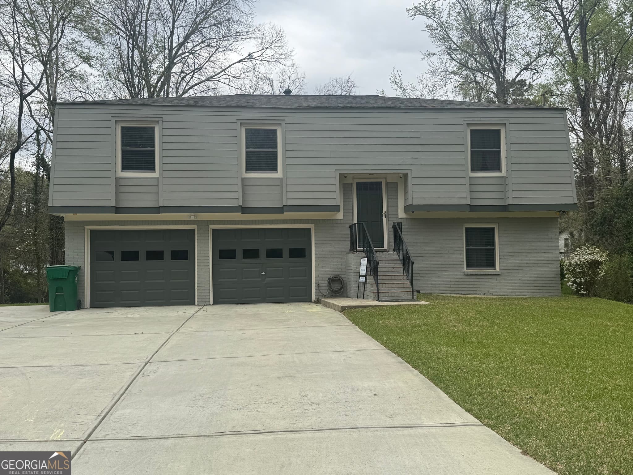 4 bedroom, 3 bathroom, 2,010 sq ft single family residence for sale at 4172 Creek Stone Court, Stone Mountain, GA 30083