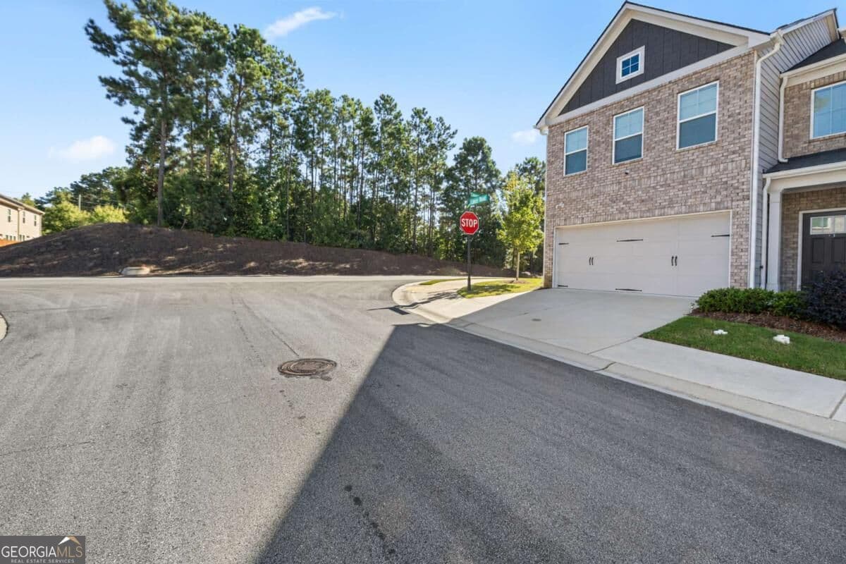 3 bedroom, 2.5 bathroom townhouse for rent at 7753 Lance Road, Fairburn, GA 30213 for $2,695 a month — photo 2