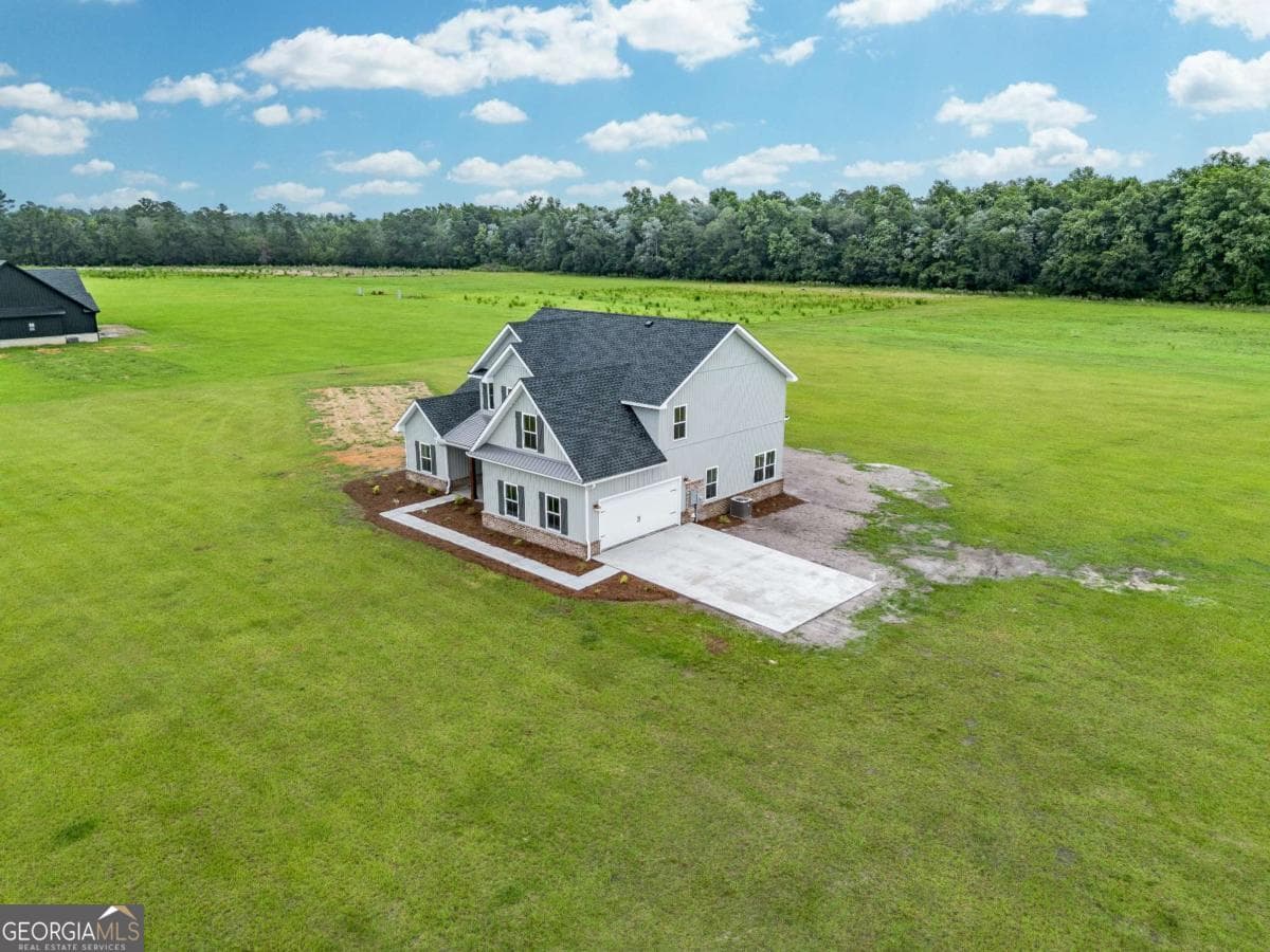 4 bedroom, 2.5 bathroom, 2,386 sq ft single family residence for sale at 3574 Highway 121, Blackshear, GA 31516 — photo 8