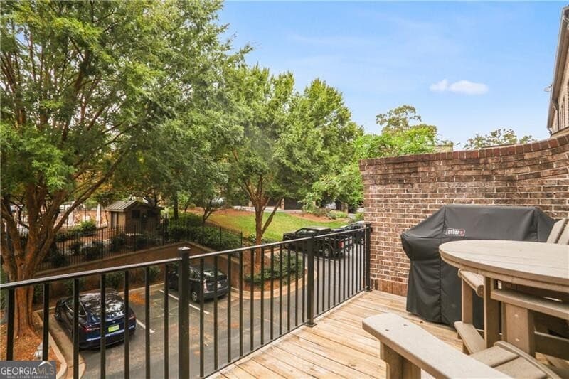 3 bedroom, 3.5 bathroom, 2,052 sq ft townhouse for sale at 3552 Roswell Road, Atlanta, GA 30305 — photo 3