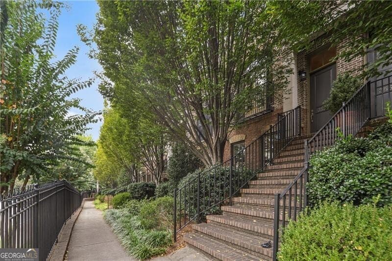3 bedroom, 3.5 bathroom, 2,052 sq ft townhouse for sale at 3552 Roswell Road, Atlanta, GA 30305