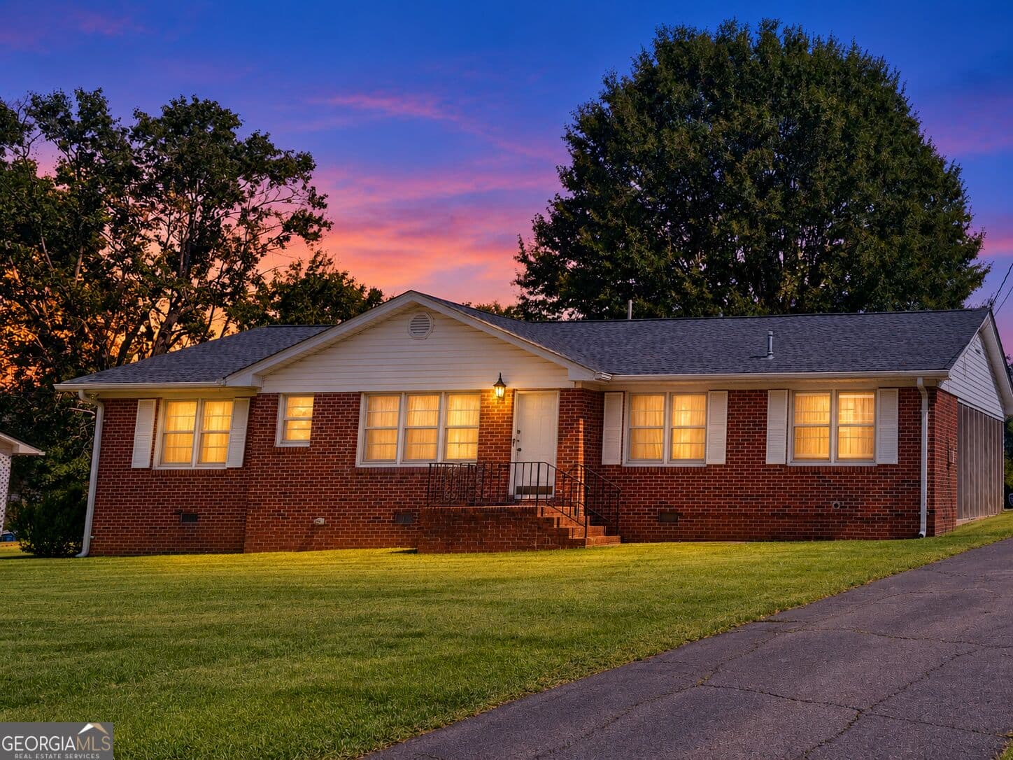 3 bedroom, 1.5 bathroom, 1,313 sq ft single family residence for sale at 296 Goodwin Drive, Summerville, GA 30747