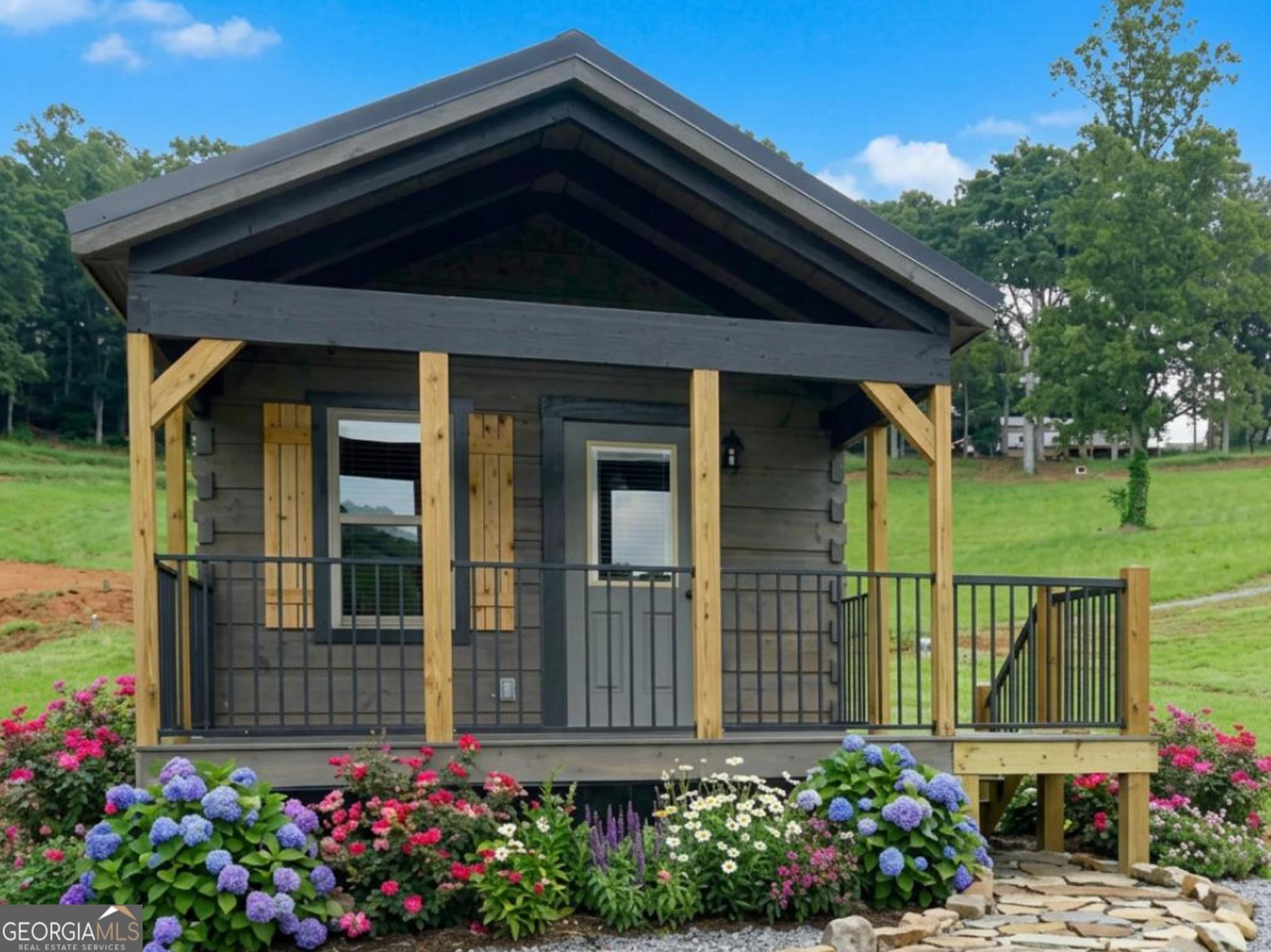 1 bedroom, 1 bathroom, 276 sq ft single family residence for sale at 527 Saunders LOT 60, Franklin, NC 28734