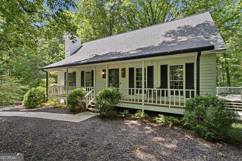 3 bedroom, 2 bathroom, 2,226 sq ft single family residence for sale at 4037 Crossfield Place, Marietta, GA 30062 — photo 2