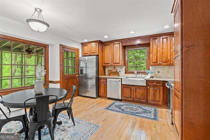 3 bedroom, 2 bathroom, 2,226 sq ft single family residence for sale at 4037 Crossfield Place, Marietta, GA 30062 — photo 6