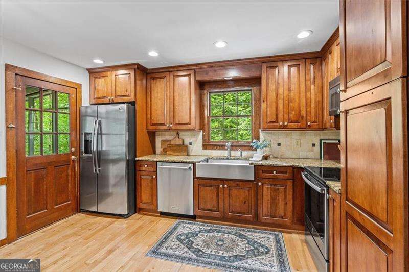 3 bedroom, 2 bathroom, 2,226 sq ft single family residence for sale at 4037 Crossfield Place, Marietta, GA 30062 — photo 9