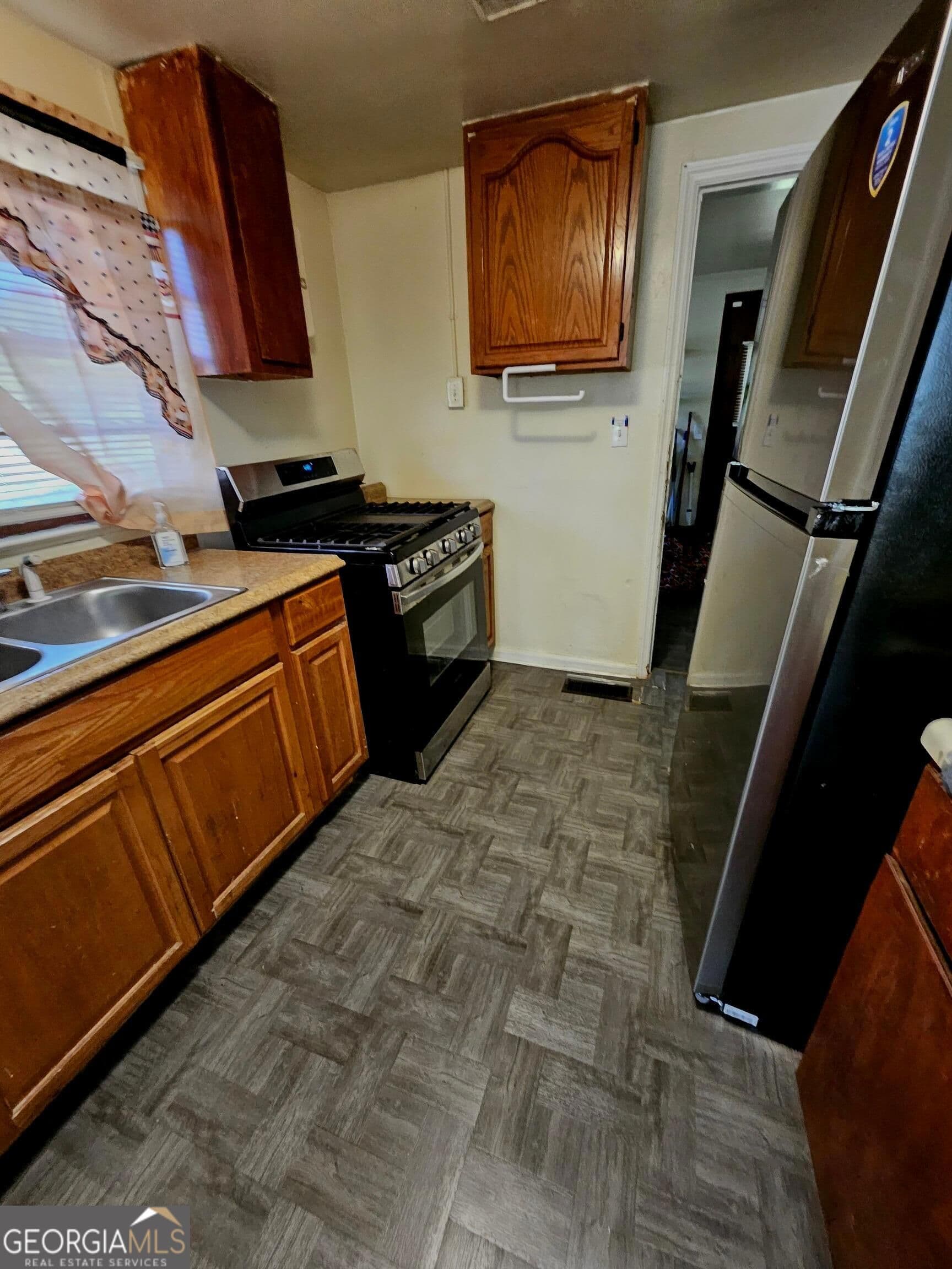 3 bedroom, 1 bathroom, 1,100 sq ft single family residence for sale at 117 Lake Drive, Griffin, GA 30223 — photo 6