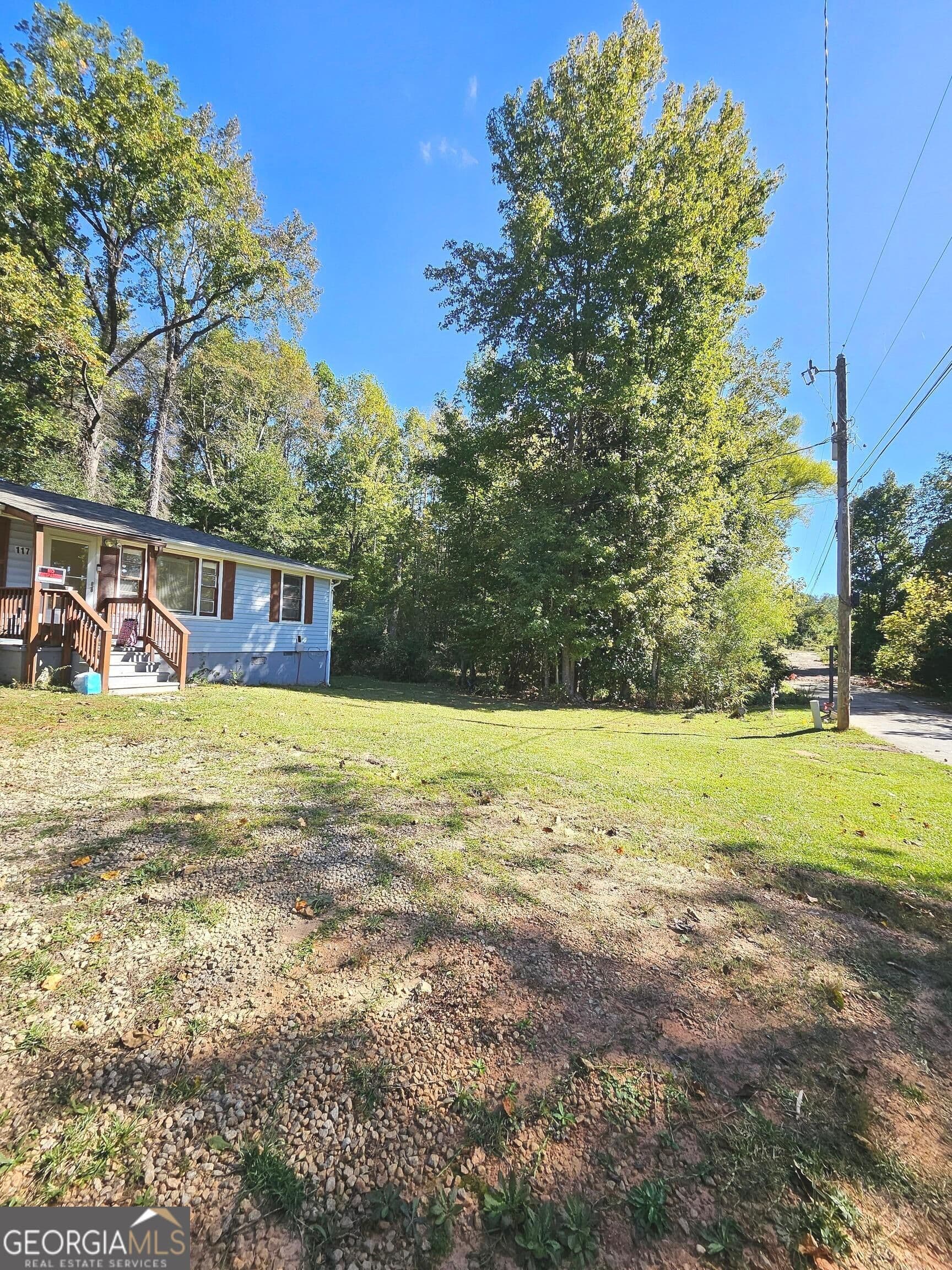 3 bedroom, 1 bathroom, 1,100 sq ft single family residence for sale at 117 Lake Drive, Griffin, GA 30223 — photo 3