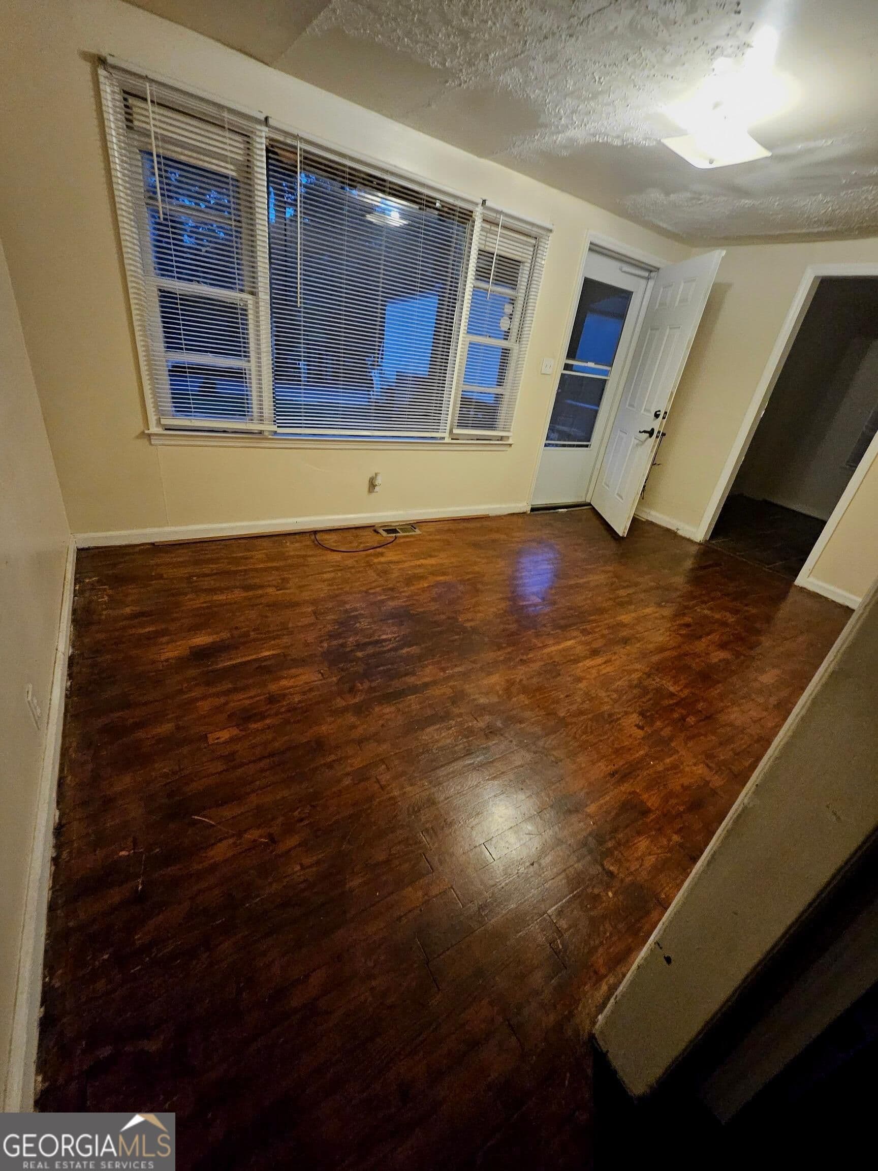 3 bedroom, 1 bathroom, 1,100 sq ft single family residence for sale at 117 Lake Drive, Griffin, GA 30223 — photo 4