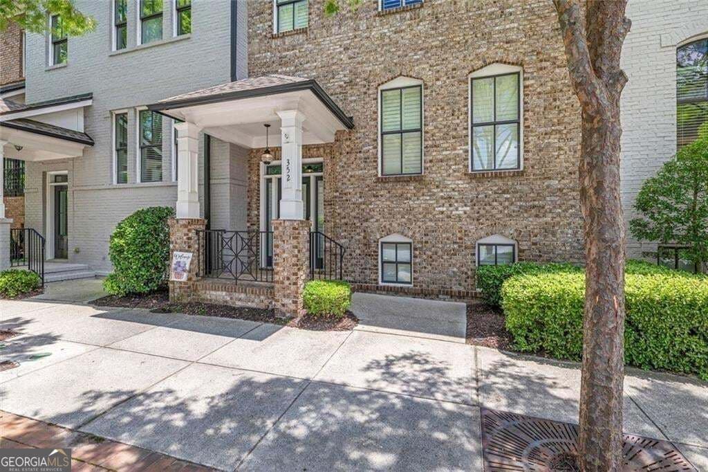 4 bedroom, 3.5 bathroom, 2,665 sq ft townhouse for sale at 352 Suwanee Avenue, Suwanee, GA 30024 — photo 10