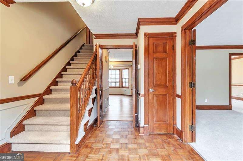 6 bedroom, 3.5 bathroom, 3,010 sq ft single family residence for sale at 1306 Arlene Court, Lilburn, GA 30047 — photo 2